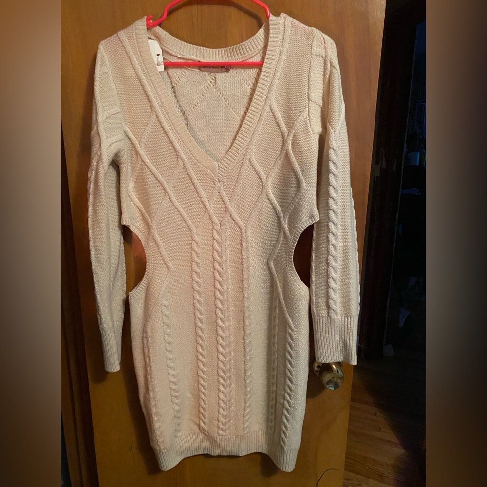 Skylar Rose beige sweater with side cutouts Large new with tags